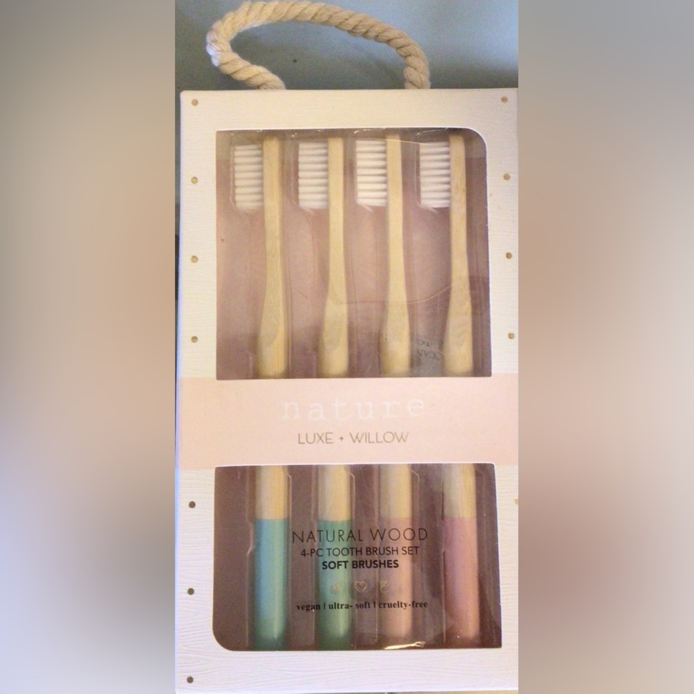 Luxe & Willow 4 pc natural wood toothbrush set